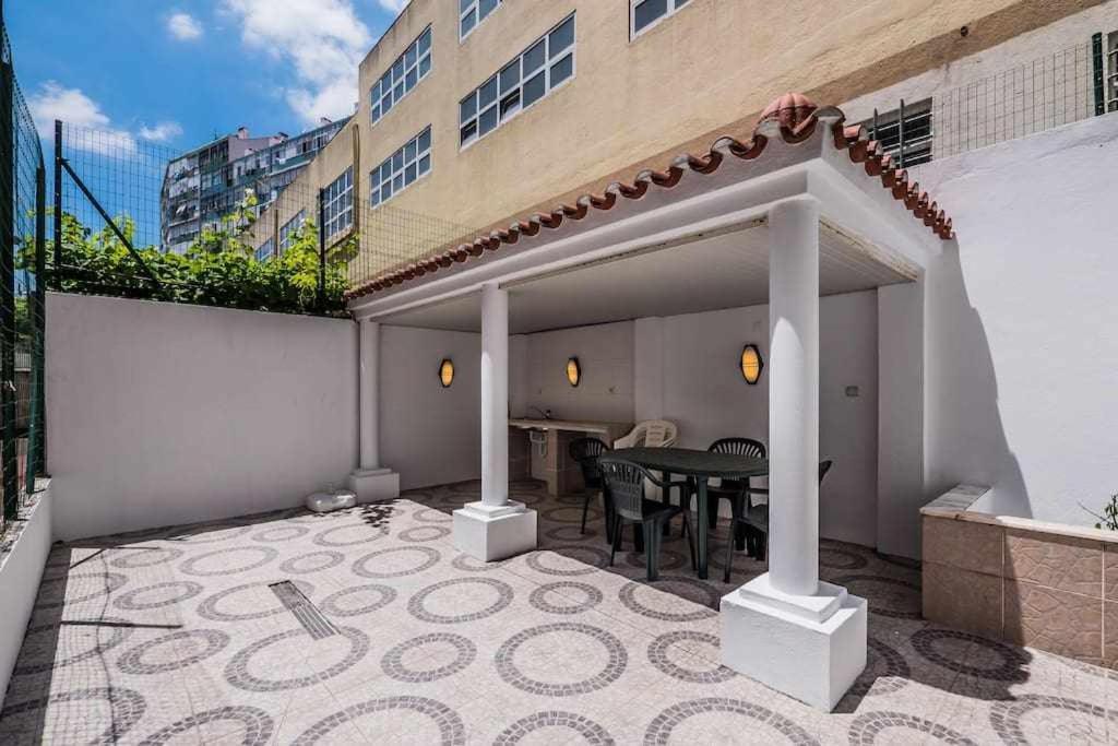 Apart Lisboa Confortavel 2 Quartos Com Terraco Odivelas  Exterior photo